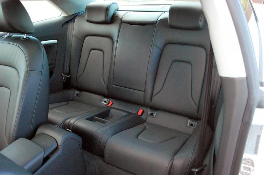 Интерьер Audi A5 Coupe 2.0T 2012 года  (NA) (фото 20 из 52)